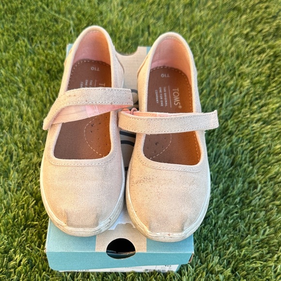 TOMS Mary Jane Shoes Rose Gold Iridescent Droplets Size 10 little girls kids - Picture 1 of 3